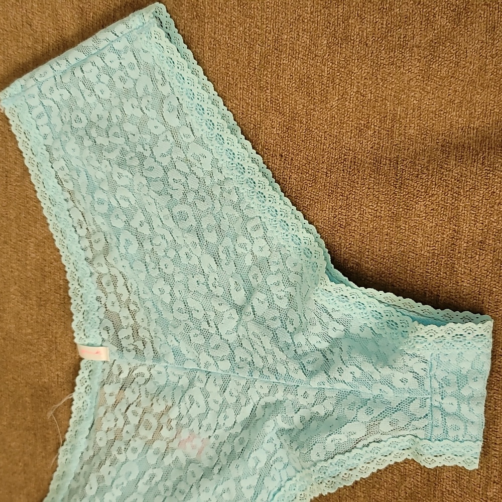 Victoria's Secret Lingerie Set - Picture 13 of 16